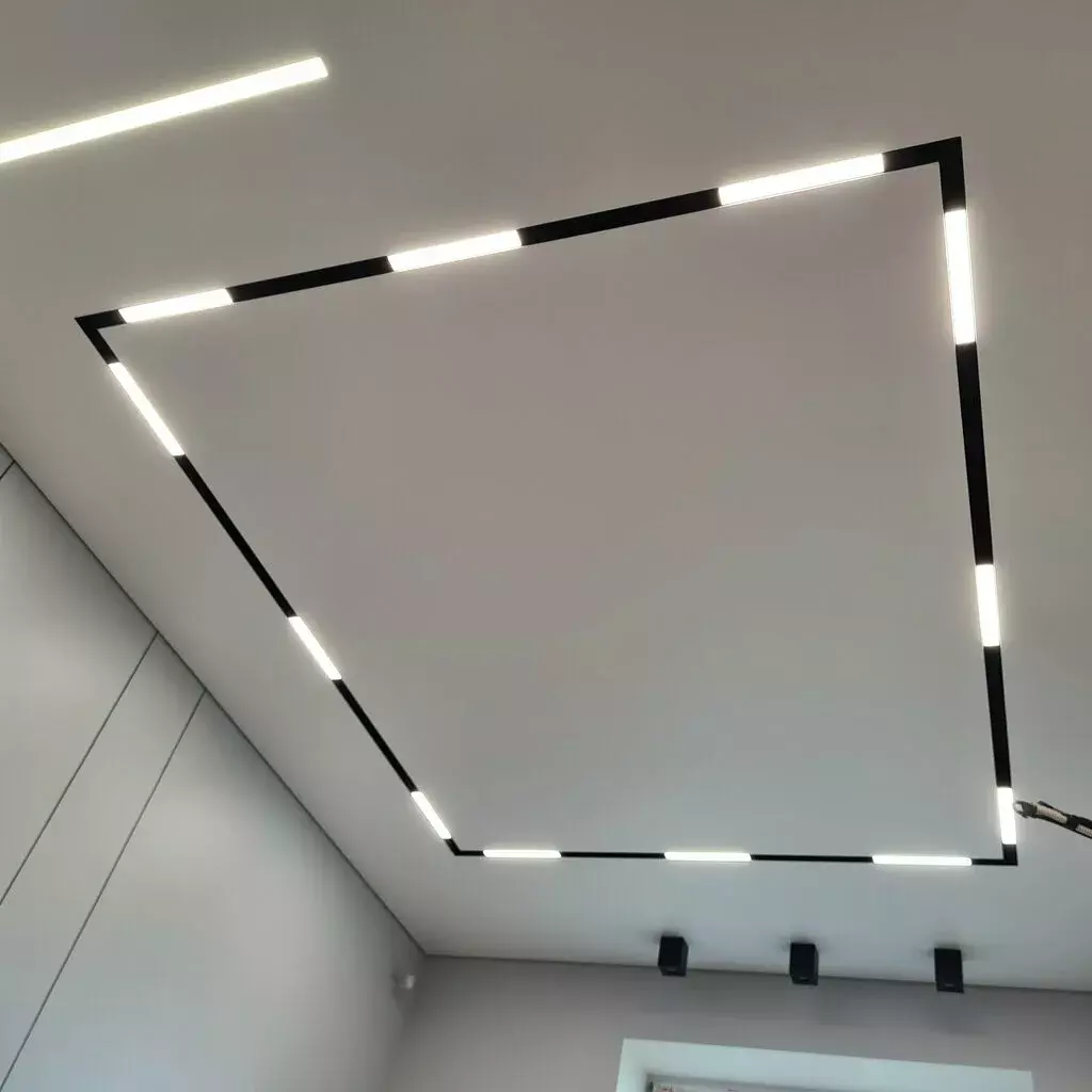 Натяжные потолки с трековым освещением Потолки Всем