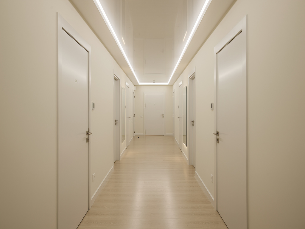 ТОП-5 натяжных потолков для коридора: как зрительно расширить пространство и добавить света Potolki-Vsem