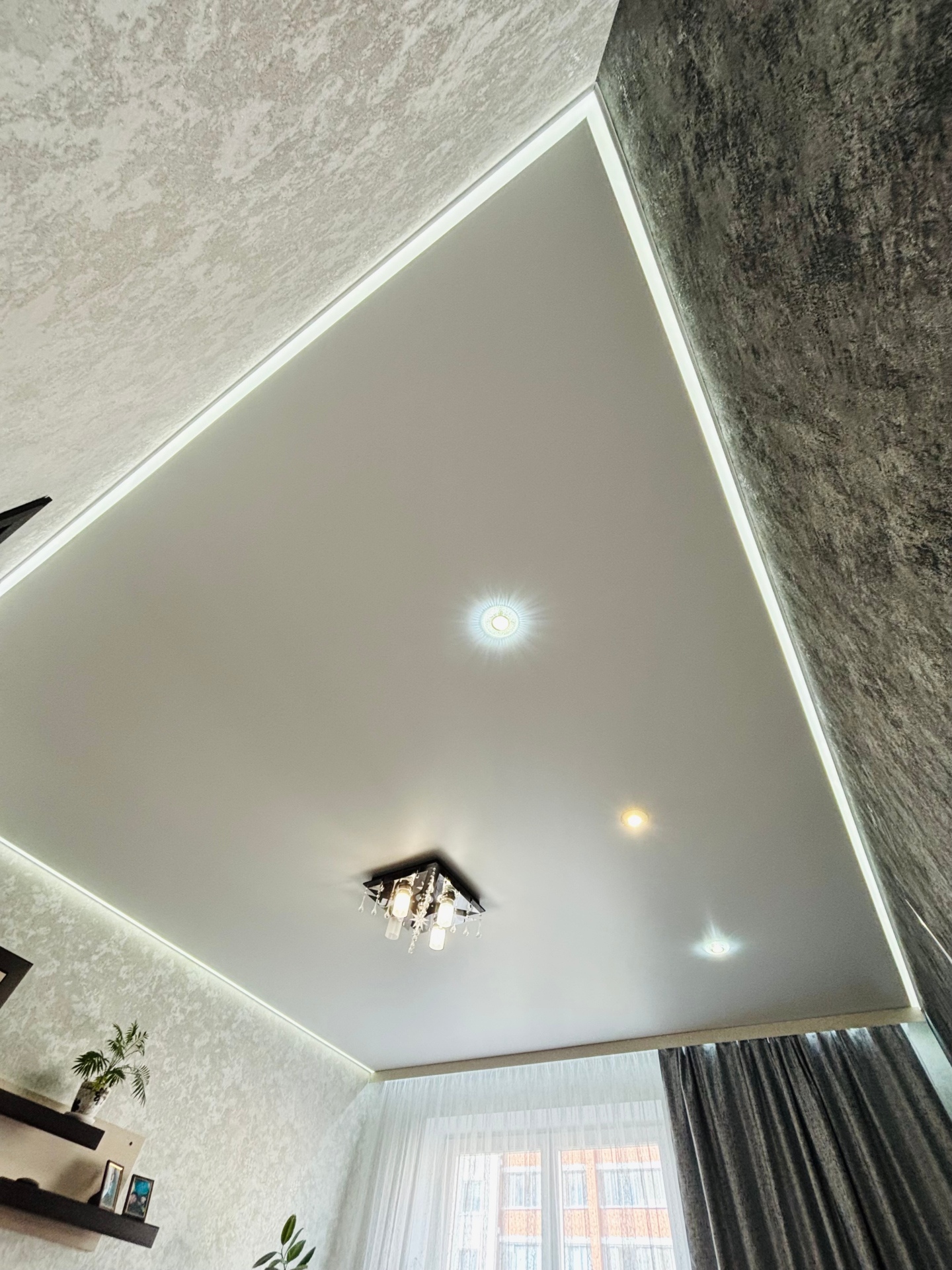 Натяжной потолок в Сланцах Potolki-Vsem