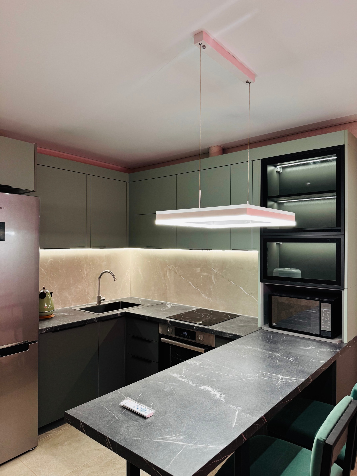 Натяжной потолок в Кудрово Potolki-Vsem