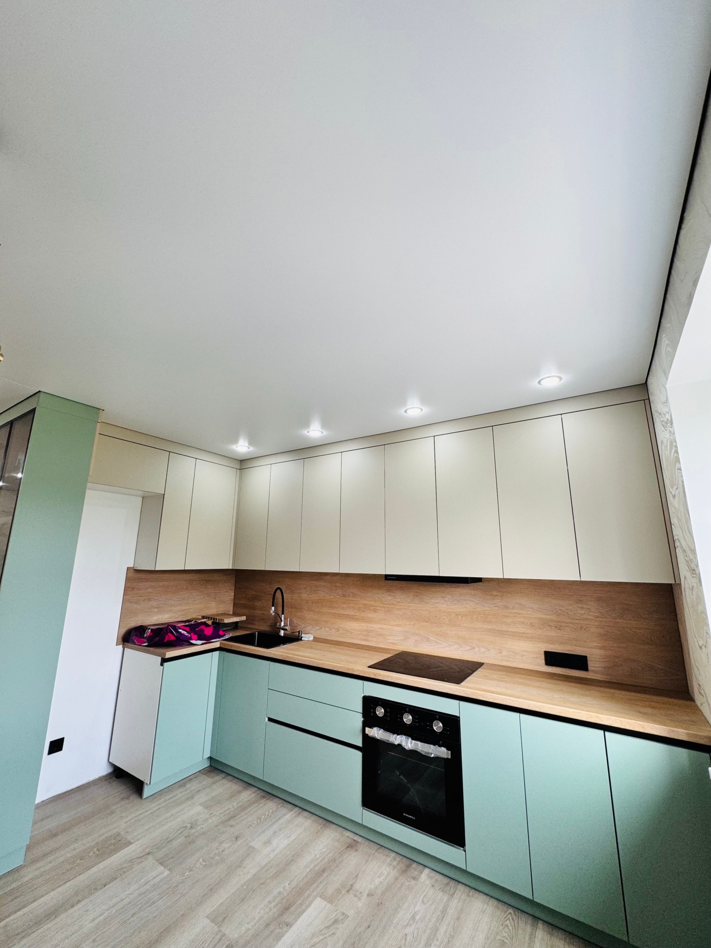 Натяжной потолок в Луге Potolki-Vsem