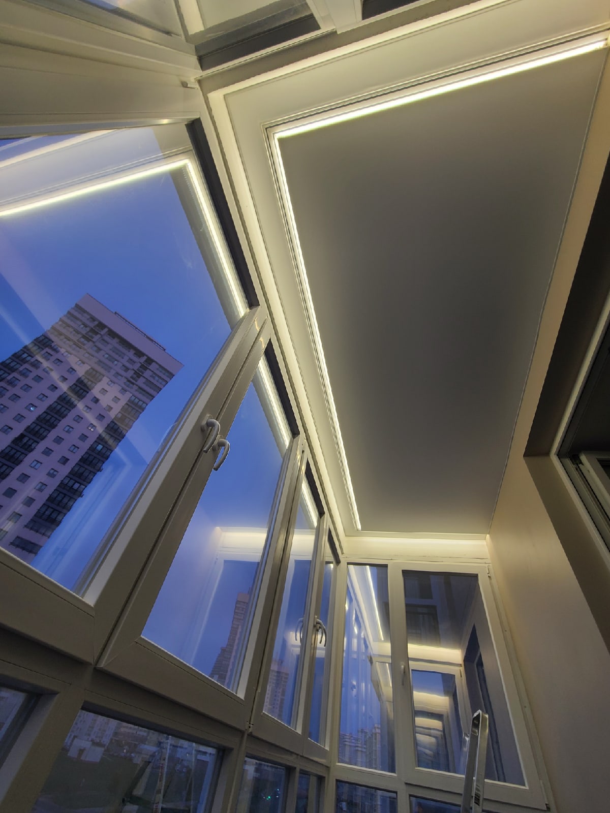 Натяжные потолки на балконе или лоджии Потолки Всем