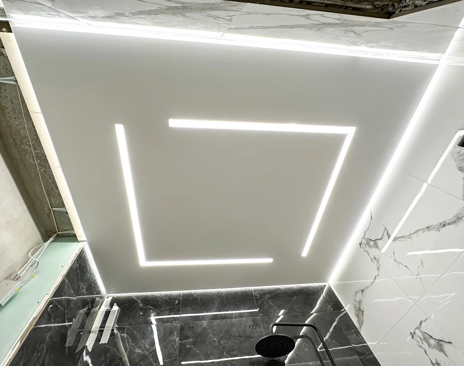 Натяжные потолки в душевую Потолки Всем