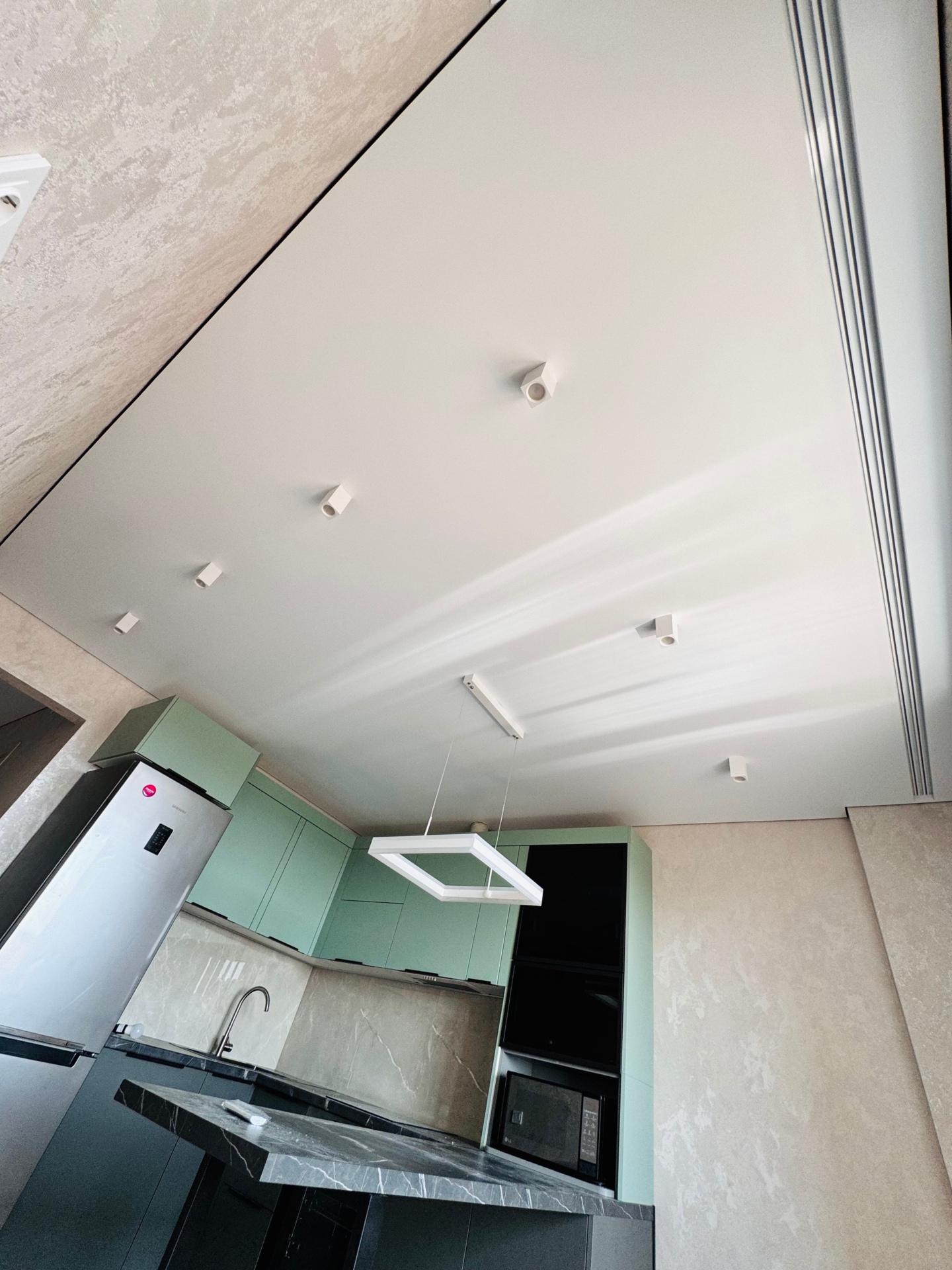 Натяжной потолок в Выборге Potolki-Vsem