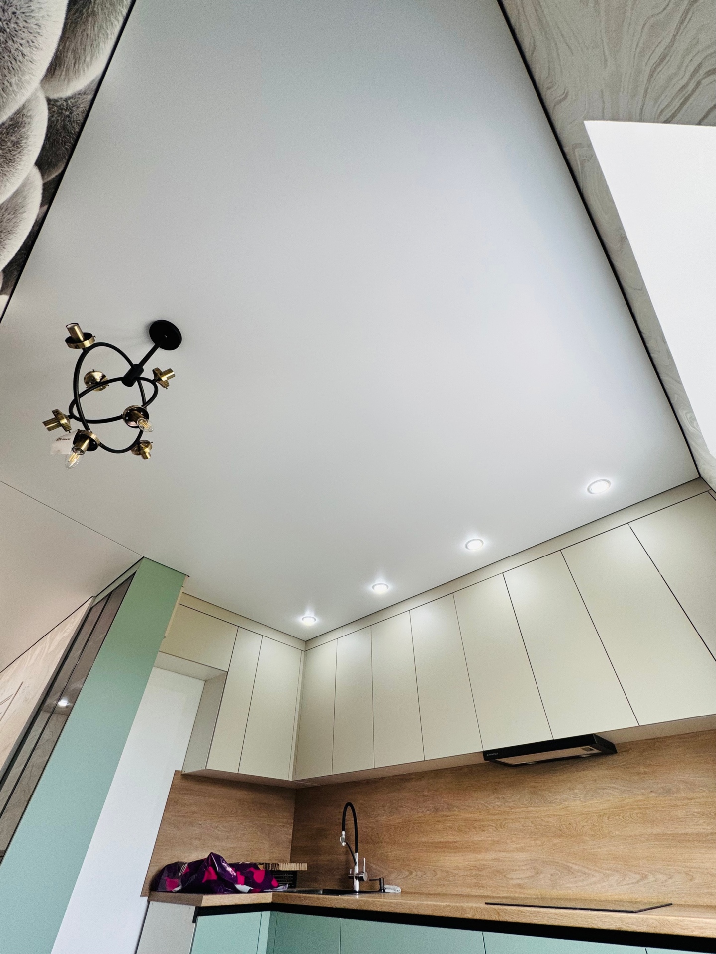 Натяжной потолок в Луге Potolki-Vsem