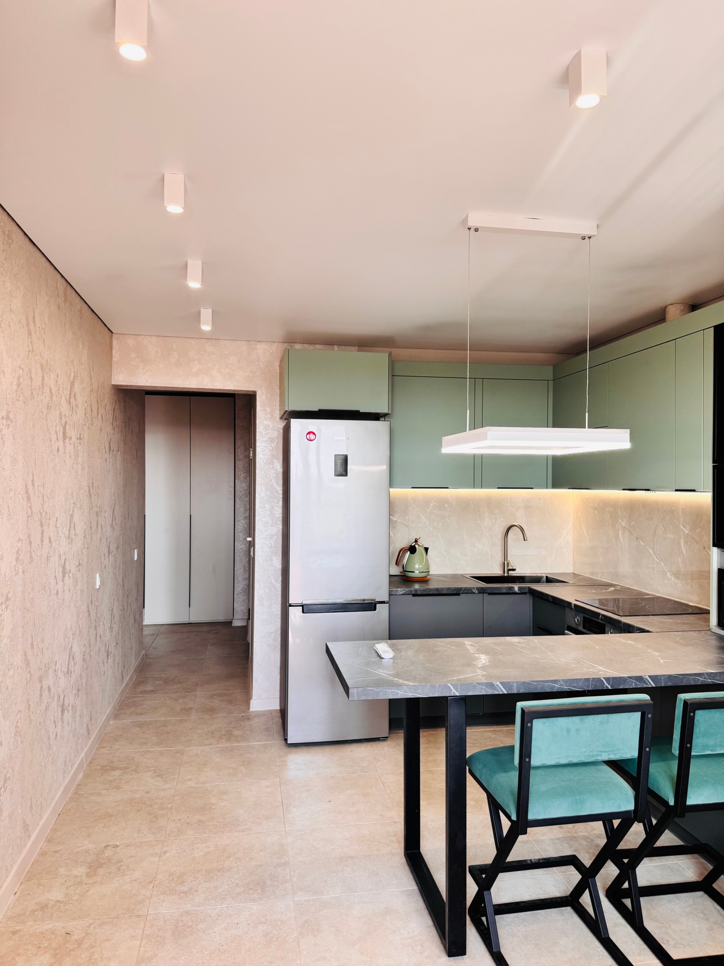 Натяжной потолок в Выборге Potolki-Vsem