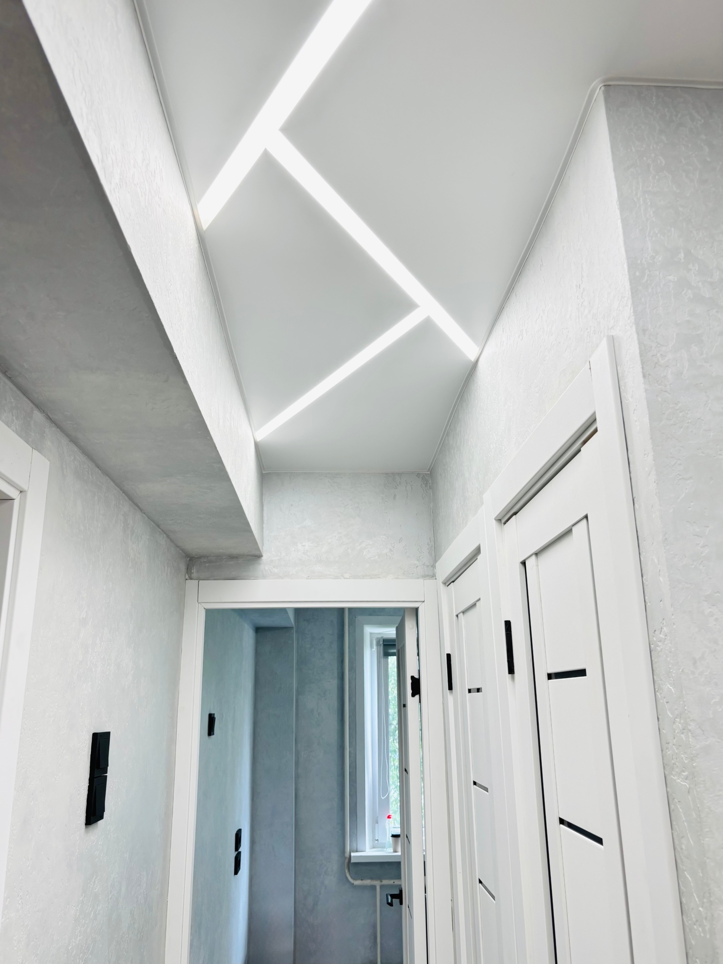 Натяжные потолки с подсветкой в коридор Потолки Всем