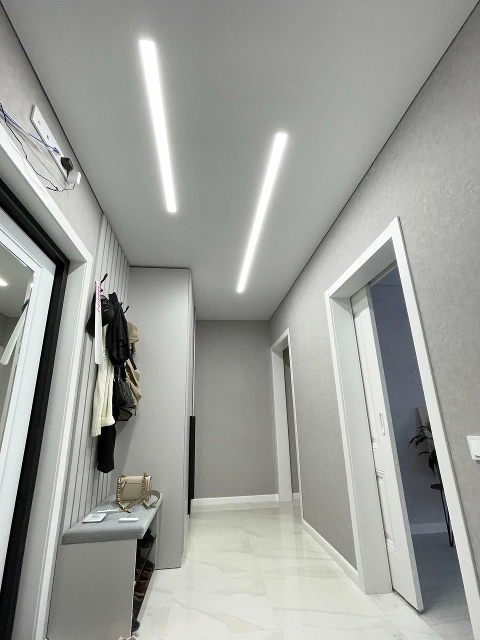 Натяжные потолки в прихожую (коридор) Потолки Всем