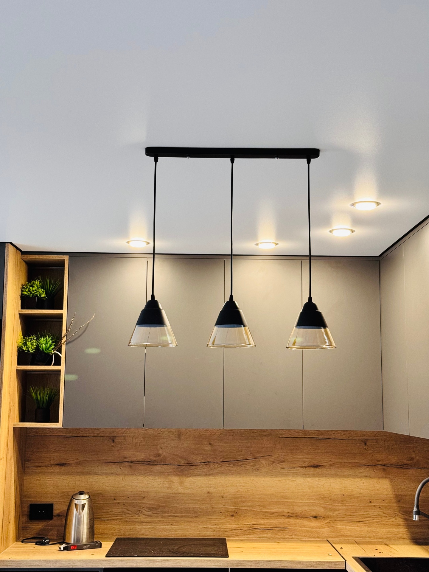 Натяжной потолок в Коммунаре Potolki-Vsem